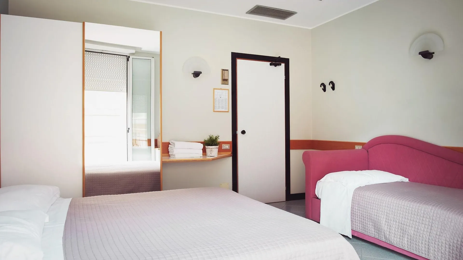 Hotel Junior Rimini 3*,  Olaszország